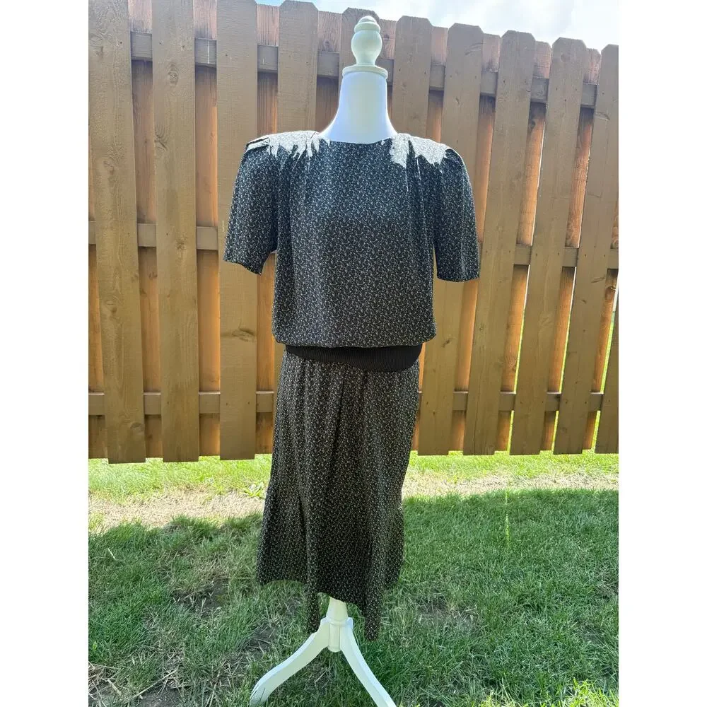 Vintage Liz Claiborne 2 pc Set Skirt and Shirt Size 6